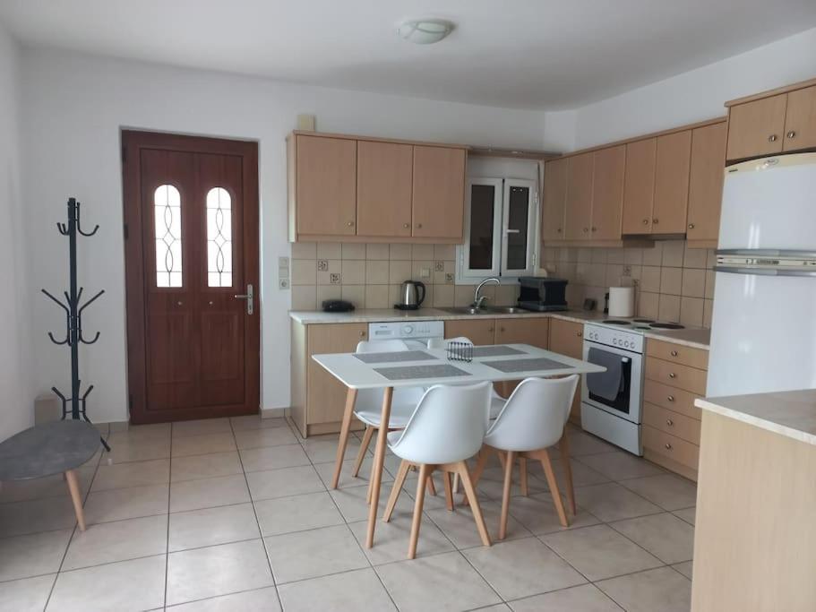 Sophie's Sunny Spot 2 Apartamento Yefira